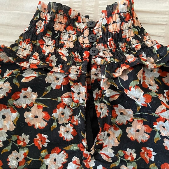 Francesca's Floral Smock Neck Flutter Sleeve Blouse Black/Red - Picture 8 of 11